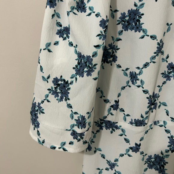 Blue Floral Print Puff Sleeve Dress - Picture 2 of 3